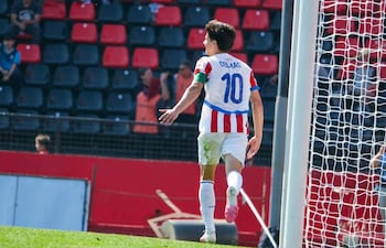 Eduardo Delmás, futbolista de la selección paraguaya Sub 20, celebra un gol en el partido frente a Venezuela por la fecha 2 del Grupo B del Fútbol masculino de los Juegos Odesur Santa Fe 2026 en el estadio Marcelo Bielsa, en Rosario, Argentina.
