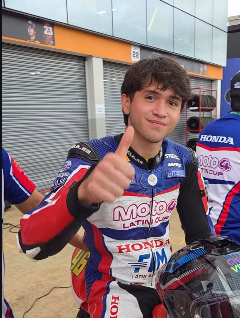 Todo ok Nico...? Claro que si, responde el piloto de 17 años que se convirtió en el primer paraguayo en disputar una premilinar de MotoGP.