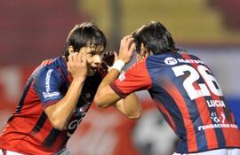 Los mellizos, Ángel y Óscar Romero Villamayor, en una de sus últimas etapas con la camiseta de Cerro Porteño.