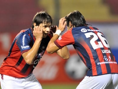Los mellizos, Ángel y Óscar Romero Villamayor, en una de sus últimas etapas con la camiseta de Cerro Porteño.