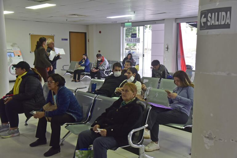 Desde hace meses, los asegurados del IPS denuncian la falta de incontables insumos y medicamentos.