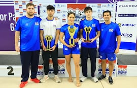 Walter Eisenkolbl, entrenador del SyC, Bruno Heinichen, Nicole Rautenberg, Santiago Codas y Sergio Yaka Cabrera Director del SyC.