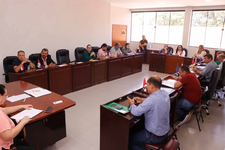 Junta Departamental se pronuncia en respaldo a la gobernadora Norma Zárate de Monges (ANR-HC).