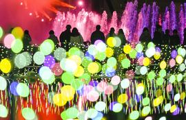 Iluminación navideño en Yomiuriland, en Tokyo. El caso de los pasteles de Navidad “deformados”en Japón se convierte en un escándalo nacional.