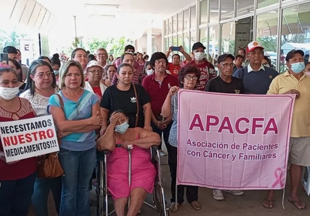 Estudiantes de Ciencias Políticas de la UNA impulsan colecta solidaria por Octubre Rosa