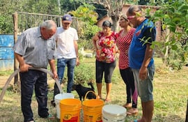 El acceso a servicios básicos como el agua potable, una de las carencias que siguen afectando a cientos de ciudadanos