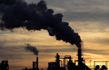 Las emisiones a la atmósfera de gases de efecto invernadero producidas durante la última década, posteriores al Acuerdo de París de 2015, han intensificado de una manera muy significativa las olas de calor que se han registrado en Europa.