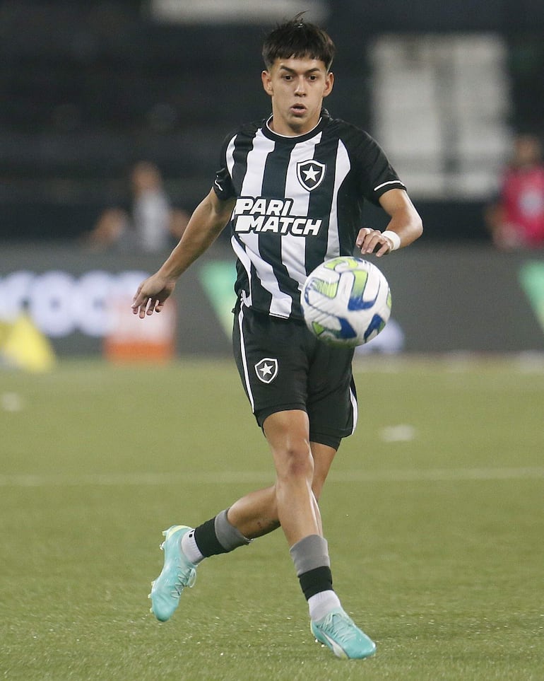 Matías Emanuel Segovia Torales (20), del Botafogo.