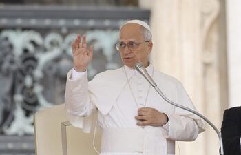El papa León XIV durante la audiencia general en la plaza de San Pedro.