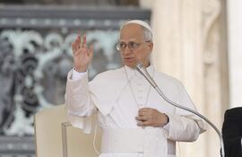 El papa León XIV durante la audiencia general en la plaza de San Pedro.