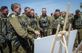 El jefe del Estado Mayor israelí, Eyal Zamir, durante su visita este miércoles para una evaluación de situación en el norte de Cisjordania, donde mantiene una operación desde enero de 2025. El jefe del Estado Mayor aseguró este miércoles que el Ejército de Israel está preparado "tanto defensiva como ofensivamente, desde Judea y Samaria a Teherán", en caso de que los combates se reanuden.