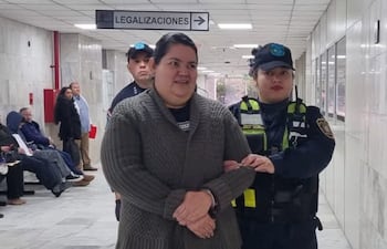 La intendenta Mirtha Fernández (PLRA) fue detenida al llegar al Poder Judicial tras estar prófuga desde del 28 de agosto pasado.