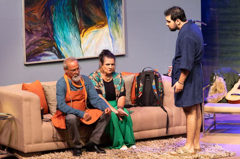 Silvio Rodas, Regina Bachero y Fran Gubetich en una escena de la comedia "Nunca estuve en Dublín".