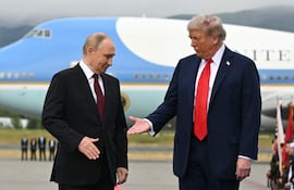 Encuentro entre el presidente de Rusia, Vladímir Putin, y su par estadounidense Donald Trump, durante la cumbre en Alaska.