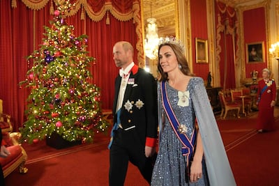 Los príncipes de Gales, Kate y William, llegando muy elegantes a un banquete de Estado en el Castillo de Windsor en honor al presidente Frank-Walter Steinmeie.