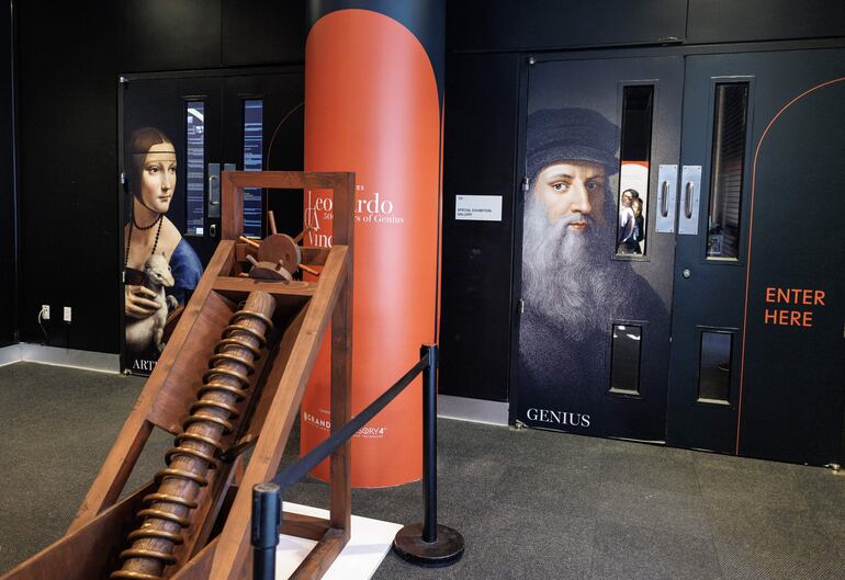Exposición 'Leonardo da Vinci - 500 años de genio' en el Museo de Ciencia Phillip y Patricia Frost en Miami, Florida, EE. UU., el 30 de octubre de 2025.
