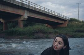 Imagen de la película "Around Paradise", que fue filmada en Caazapá, buscando generar una reflexión acerca de la realidad de los pobladores locales y los europeos que recientemente se asentaron en el sitio.