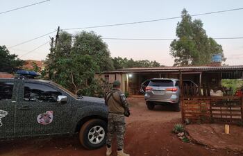 Una de las viviendas allanadas en el marco del operativo que permitió la captura de los miembros de la banda delictiva.