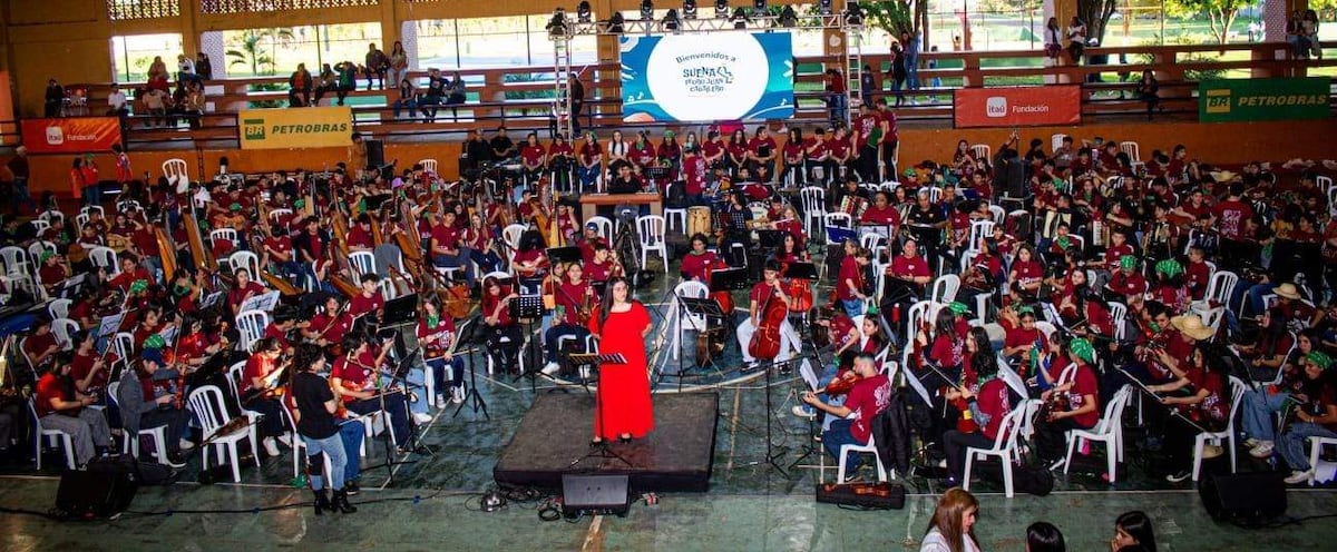 Megaorquesta de Sonidos de la Tierra cautiva a Pedro Juan Caballero Megaorquesta de Sonidos de la Tierra cautiva a Pedro Juan Caballero