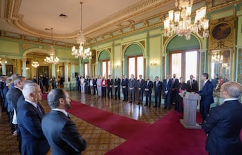 El presidente Santiago Peña (der.) da su mensaje de fin de año al Cuerpo Diplomático. El acto protocolar se llevó a cabo en Palacio de López. En su discurso, el mandatario destacó la apertura del país al mundo
