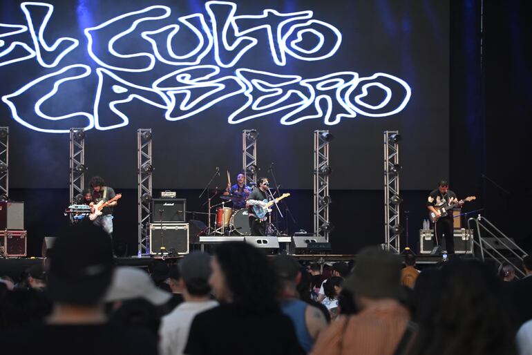 La banda paraguaya El Culto Casero se presentó en el Asúncionico en el Cómite Olímpico Paraguayo.