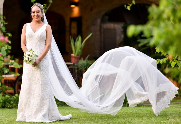 Divina, Marcia Beatriz Traverzzi Godoy.