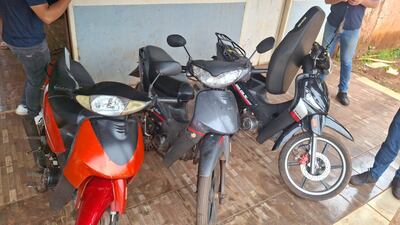 Tres motocicletas robadas fueron incautadas del lugar allanado