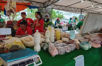 La “Feria Ary Paha, fiesta con sabor a campo” se instaló desde ayer en la Costanera de Asunción.
