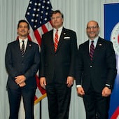 Elías Saba, presidente de AmCham; Christopher Landau, secretario adjunto de Estado de los Estados Unidos, y Robert Alter, encargado de Negocios de la Embajada de los Estados Unidos en Paraguay.