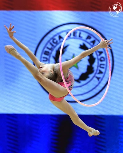 Ana Carolina de Conto, con magistral expresión con el aro, en el Panamericano en Asunción.