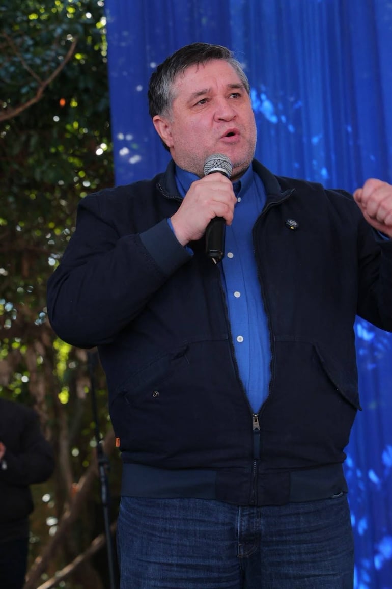 Alcides Riveros.