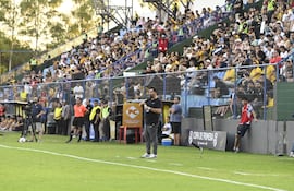 Pablo "Vitamina" Sánchez, entrenador de Olimpia, en el "clásico más añejo" ante Guaraní, que puso en marcha la rueda de revanchas para ambos, en el estadio del Deportivo Capiatá.