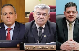 El contralor general de la República, Camilo Benítez, el diputado Jorge Ávalos Mariño (PLRA) y el subcontralor general de la República se preparan para ser escuchados éste jueves en una audiencia pública del Senado.