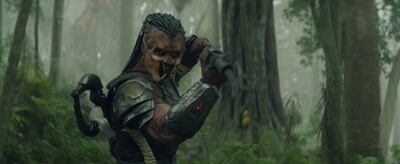 "Depredador: tierras salvajes" llega a la cartelera de los cines proponiendo una particular alianza inesperada entre dos personajes.