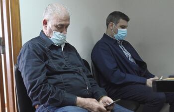 Ramón González Daher y su hijo Fernando González Karjallo, en una de las audiencias del juicio oral que finalizó con la condena de ambos a 15 y 5 años de cárcel, respectivamente.