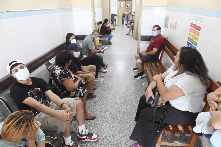 Salud Pública insta a la vacunación contra el covid-19, para evitar internaciones y muertes asociadas a la enfermedad. 