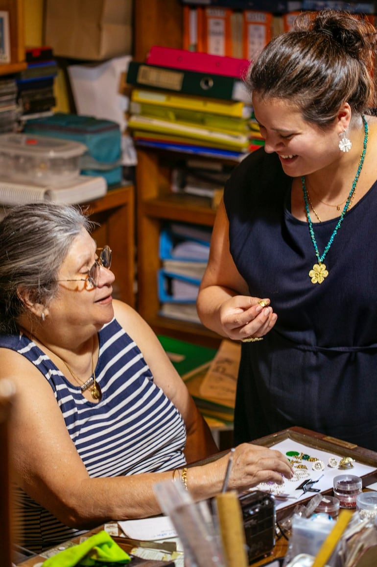 Fio Galli (derecha) junto con su mamá Cristina Enciso Sosa.