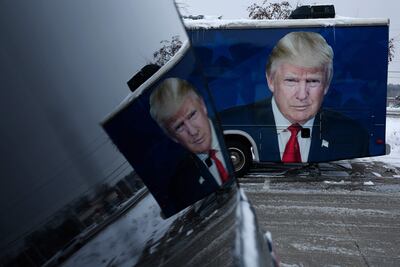 Piden expulsión del expresidente de Estados Unidos Donald Trump.