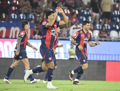 Cecilio Domínguez, futbolista de Cerro Porteño, festeja un gol en el partido frente a Sportivo Trinidense por la fecha 15 del torneo Apertura 2025 del fútbol paraguayo en el estadio La Nueva Olla, en Asunción, Paraguay.
