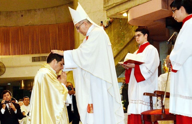 Mons. Gabriel Escobar cuando fue ordenado obispo.