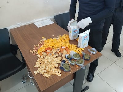 La droga estaba oculta en el interior de envases de leche y paquetes de galletitas.