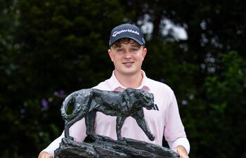Jayden Schaper crece con títulos en golf.