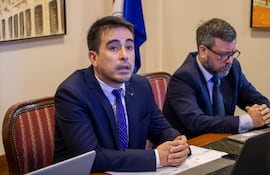 Felipe González y Rolando Sapriza durante la conferencia de prensa realizada este viernes, desde el Viceministerio de Economía y Planificación (foto del MEF).