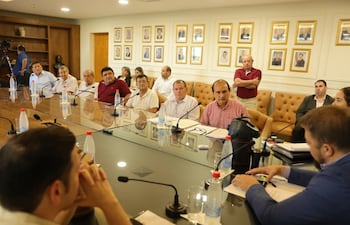 Ex obreros de Acepar en la Comisión Permanente del Congreso.