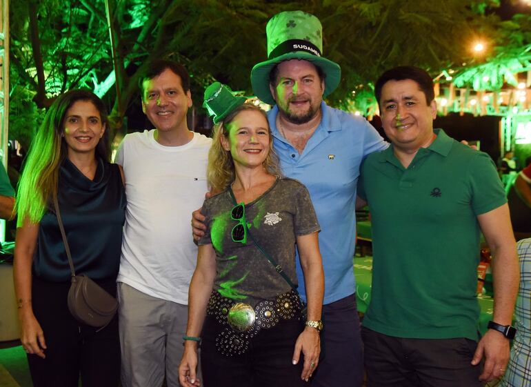 Lorena Orue, Roberto Ramírez, Rocío Álamo, Francisco Olivera y Álvaro Pino.