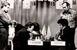 Memorial Alekhine 1975, Kholmov vs Vaganian. Miran Beliavsky y Lengyel (Foto Chesspro.ru).