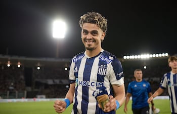 El delantero paraguayo, Ronaldo Iván Martínez Rolón (30 años), seguirá su carrera deportivo en Vélez Sarsfield de l fútbol argentino.