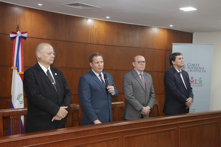 Los ministros Luis María Benítez Riera, Alberto Martínez Simón, César Diesel y Gustavo Santander.