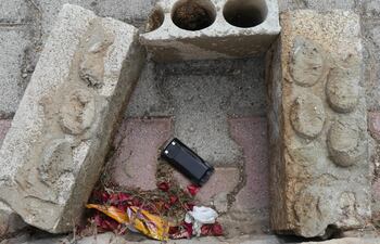 Dispositivo de comunicación en tierra. Irán prohibió los bíperes y walkie-talkies en todos los vuelos, informó la prensa local el sábado, semanas después de las letales explosiones de estos dispositivos del movimiento islamista Hezbolá en Líbano, atribuidas a un sabotaje de Israel.