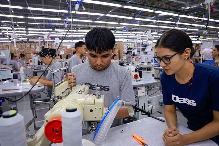 en Mariano Roque Alonso se instala la nueva alianza “Dasstex” entre el Grupo Texcin (empresa paraguaya)  que se dedica a la confección para marcas internacionales, mientras que la empresa brasileña Dass (Brasil).